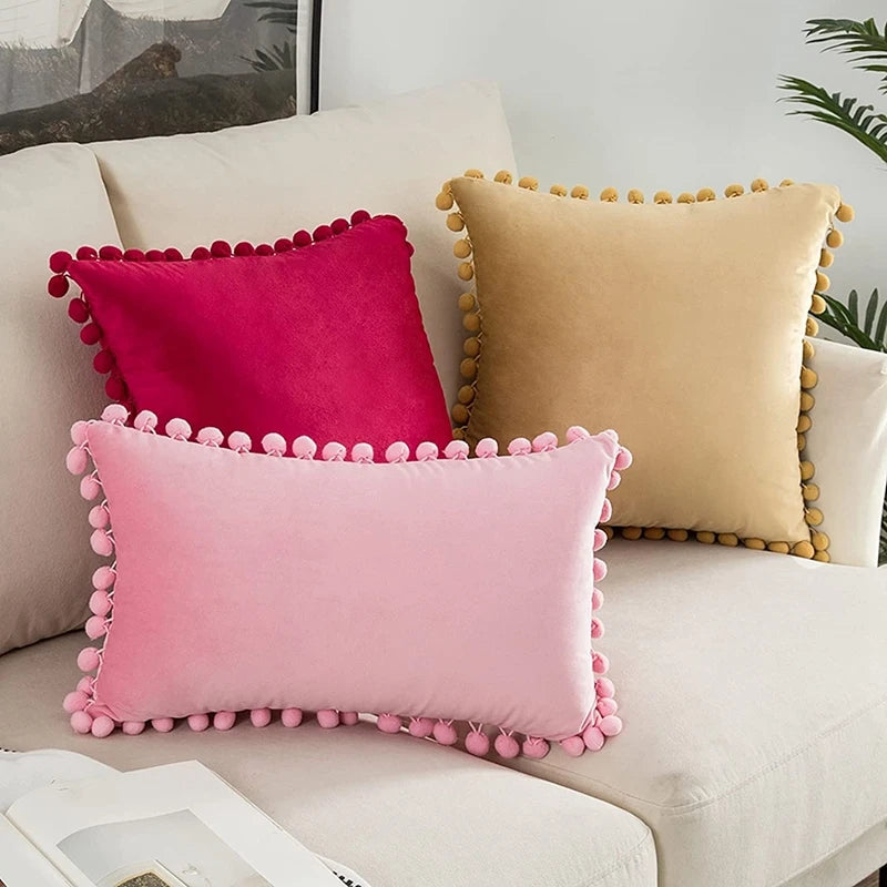 Housse de coussin en velours avec pompons – photo 4