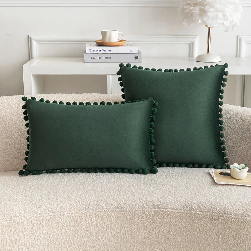 Housse de coussin en velours à pompons, coloris vert