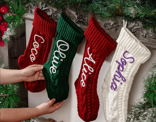 Chaussettes de Noël tricotées rouges, vertes et blanches avec prénoms brodés