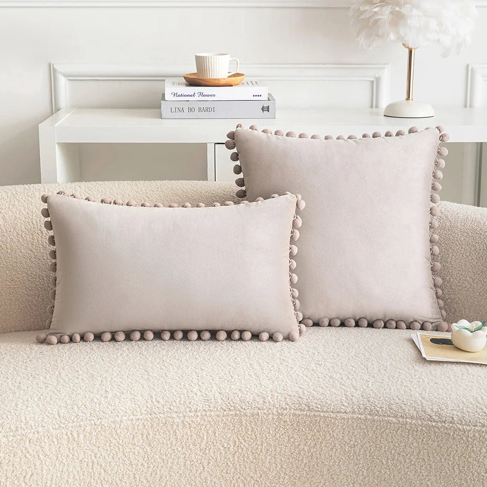 Housse de coussin en velours à pompons, coloris champagne