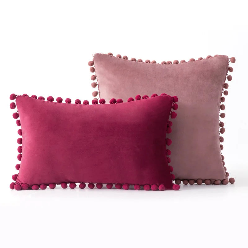 Housse de coussin en velours avec pompons – photo 1